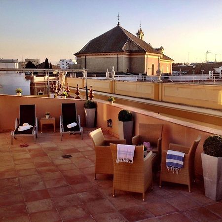 Life Apartments San Vicente Sevilla Buitenkant foto